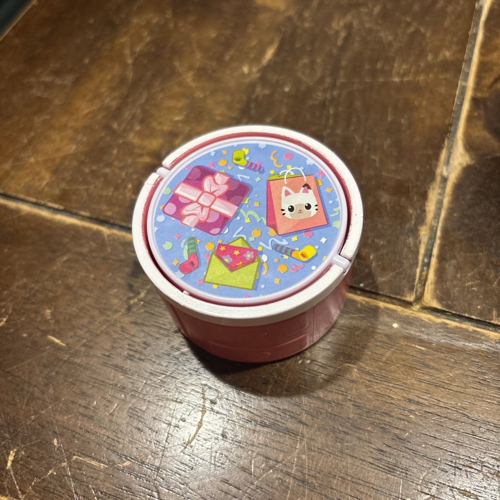 Gabby's Dollhouse Kitchen Pink 2-in-1 Flip Table Food & Activity HTF  2"x 1.25"